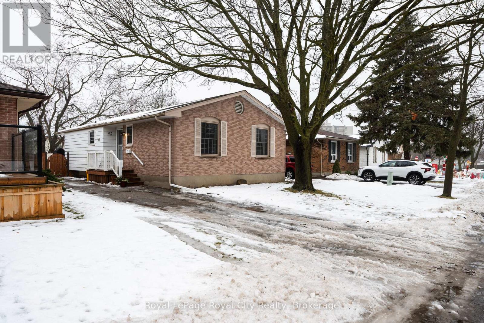 43 Patience Crescent, London South (South X), Ontario  N6E 2K7 - Photo 2 - X12685542