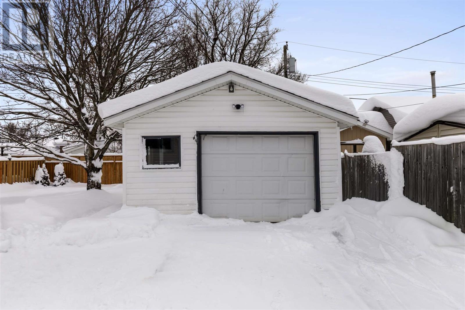 4 St. Michael's Sq, Sault Ste. Marie, Ontario  P6C 2V7 - Photo 28 - SM260016