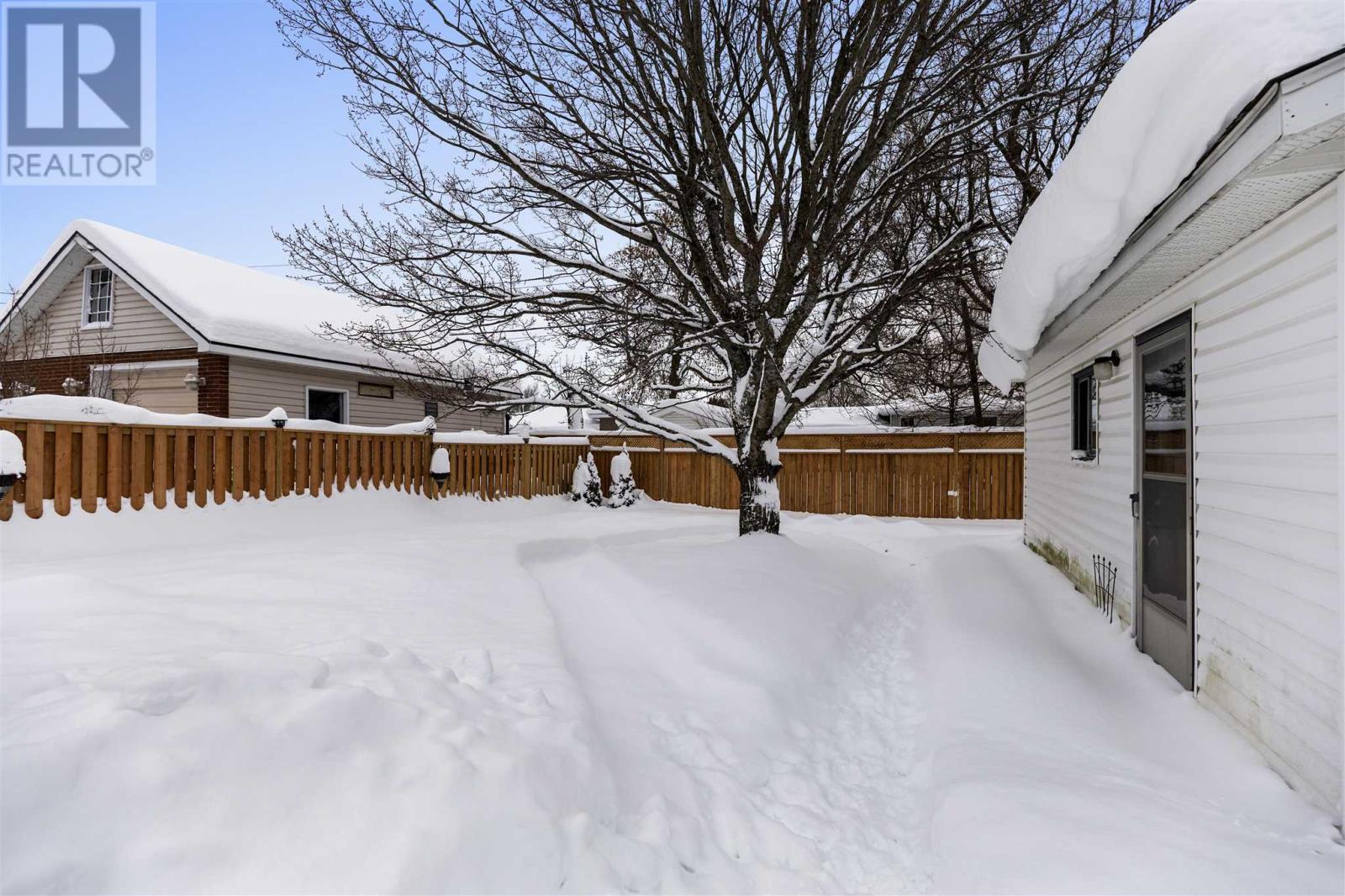 4 St. Michael's Sq, Sault Ste. Marie, Ontario  P6C 2V7 - Photo 26 - SM260016