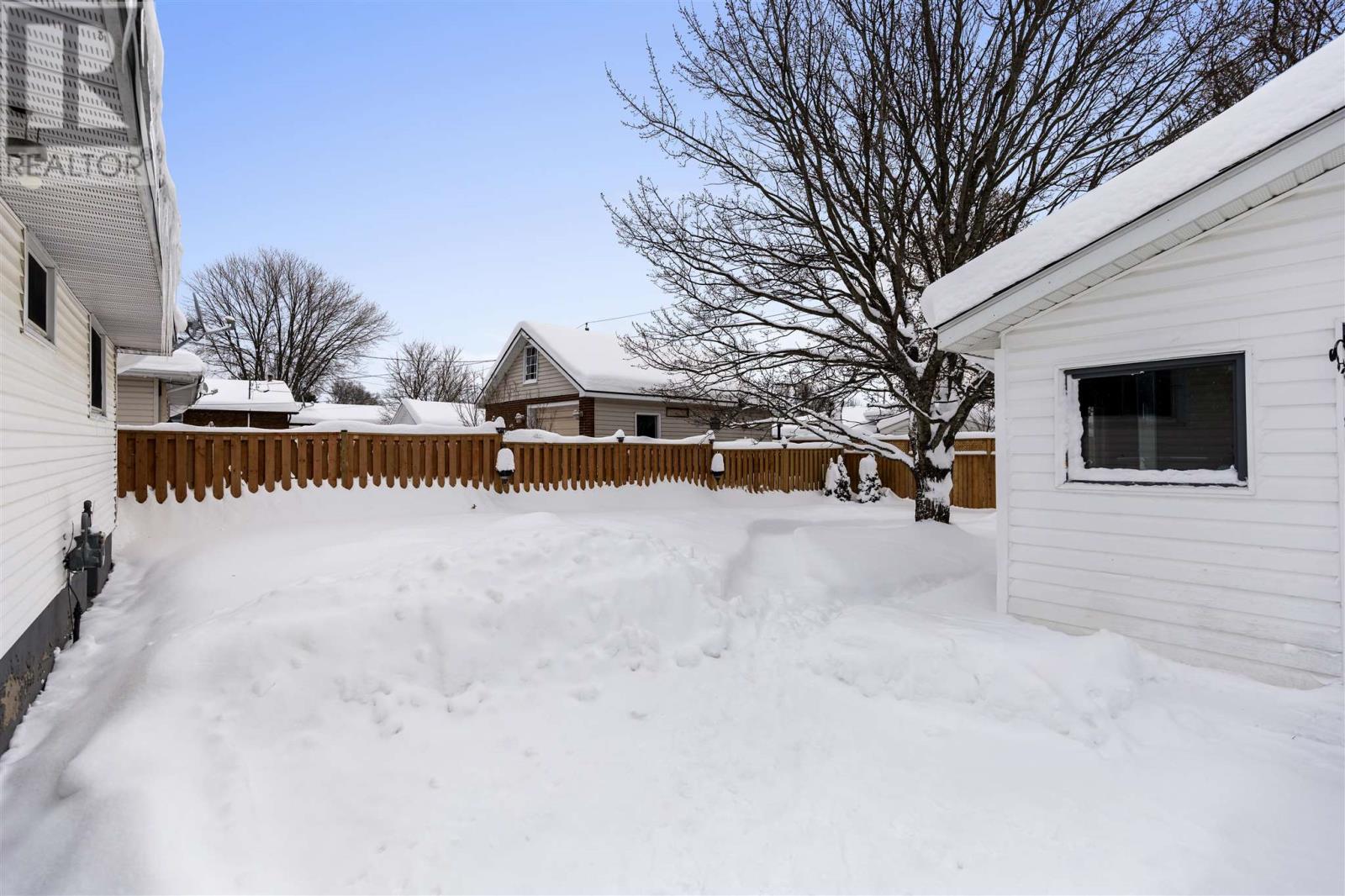 4 St. Michael's Sq, Sault Ste. Marie, Ontario  P6C 2V7 - Photo 27 - SM260016