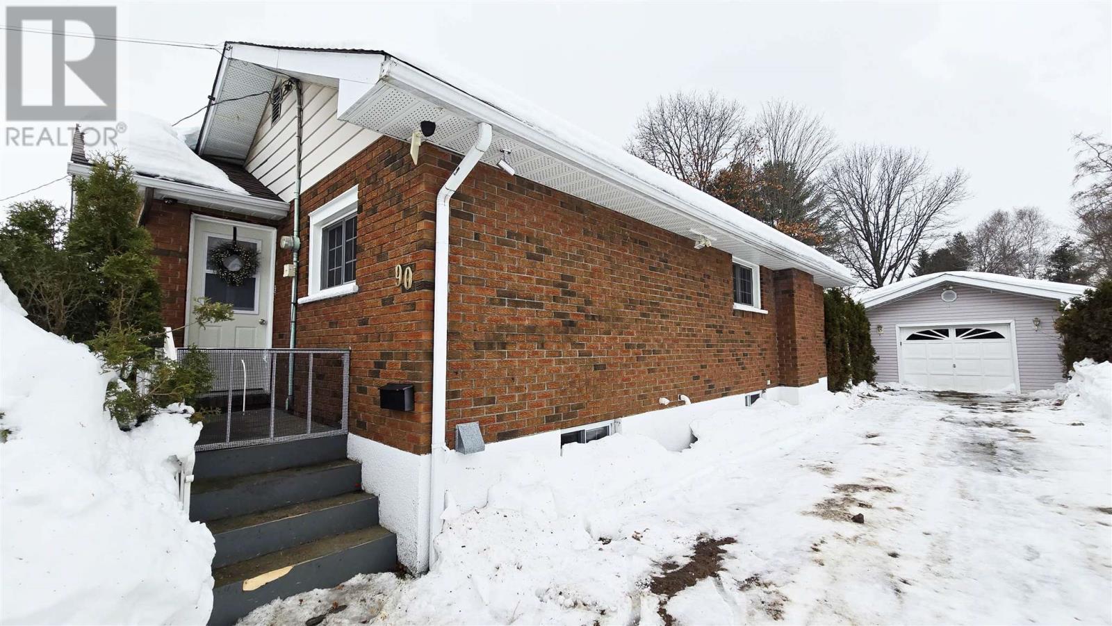 90 Market St, Sault Ste. Marie, Ontario  P6A 4T3 - Photo 5 - SM260073