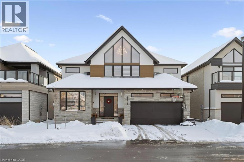 972 STONECLIFFE Walk Unit# 18, Kitchener, Ontario