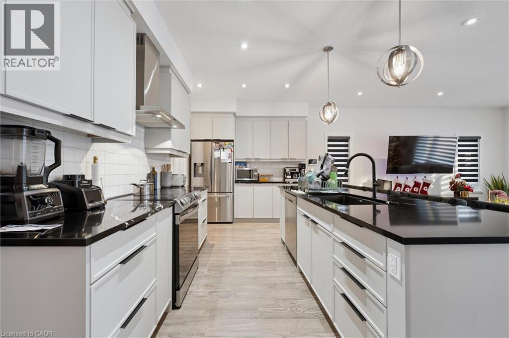 972 Stonecliffe Walk Unit# 18, Kitchener, Ontario  N2P 0K5 - Photo 22 - 40792292