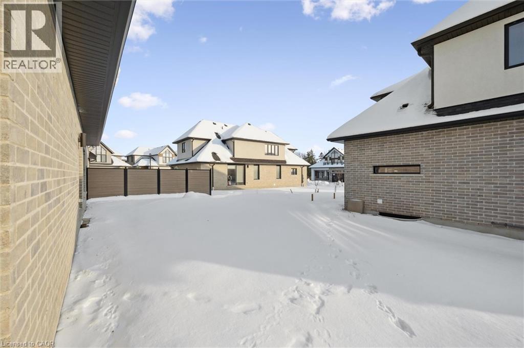 972 Stonecliffe Walk Unit# 18, Kitchener, Ontario  N2P 0K5 - Photo 46 - 40792292