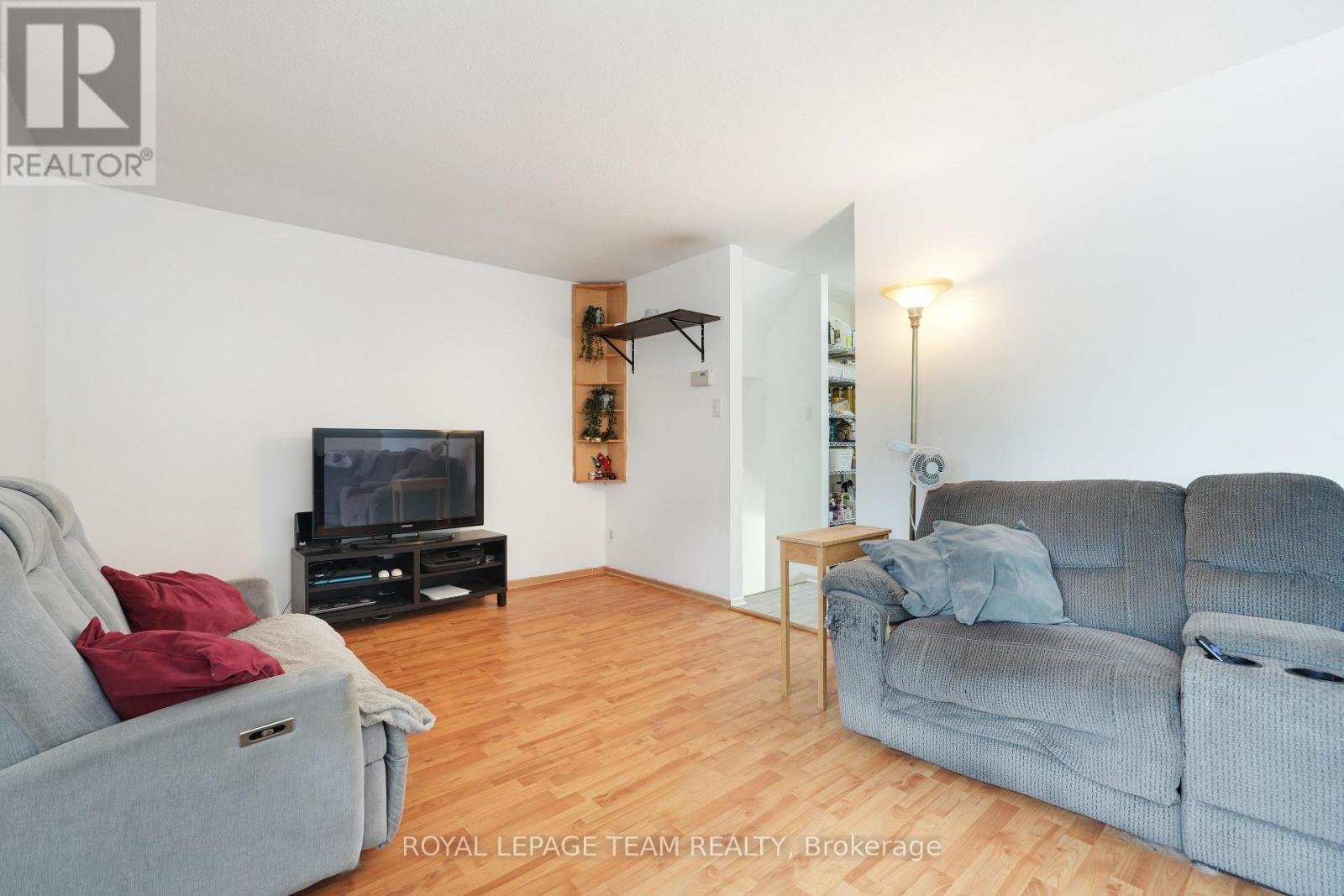 1807 Meadowbrook Road, Ottawa, Ontario  K1B 4W6 - Photo 12 - X12685518