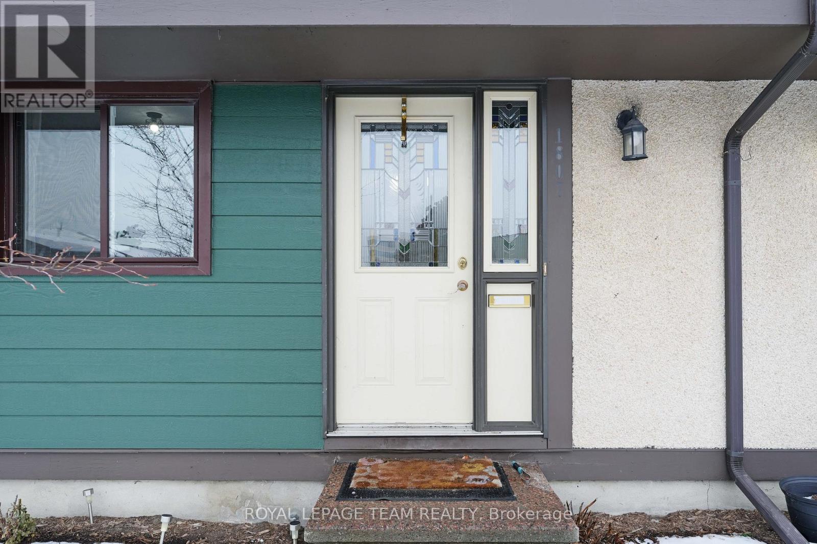 1807 Meadowbrook Road, Ottawa, Ontario  K1B 4W6 - Photo 3 - X12685518