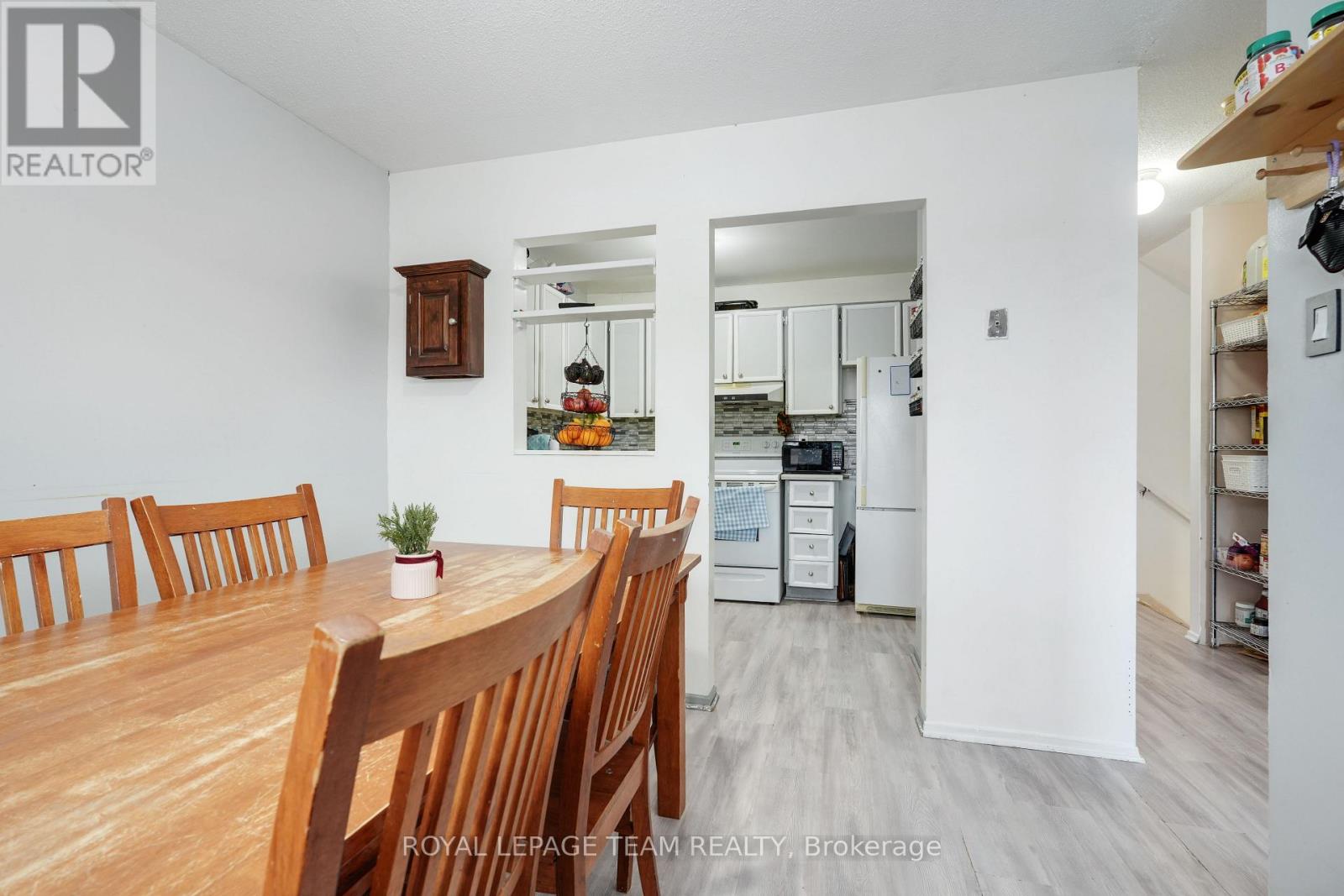 1807 Meadowbrook Road, Ottawa, Ontario  K1B 4W6 - Photo 6 - X12685518