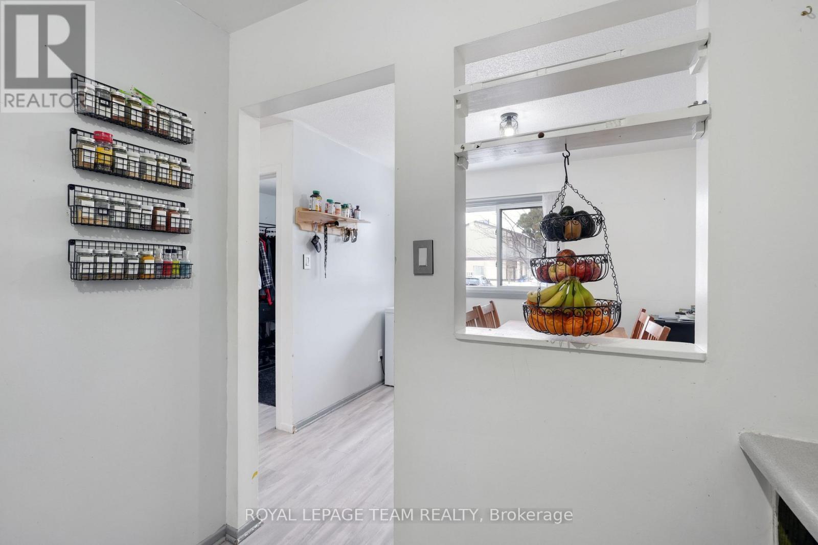 1807 Meadowbrook Road, Ottawa, Ontario  K1B 4W6 - Photo 7 - X12685518