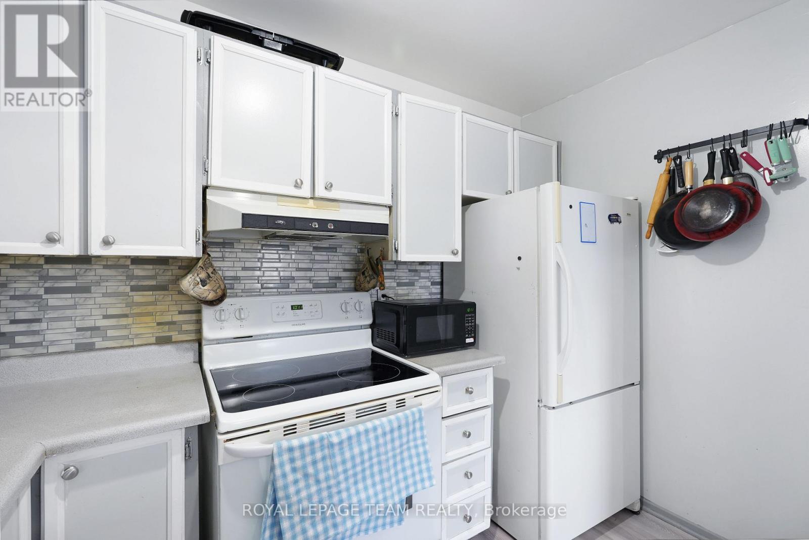 1807 Meadowbrook Road, Ottawa, Ontario  K1B 4W6 - Photo 9 - X12685518