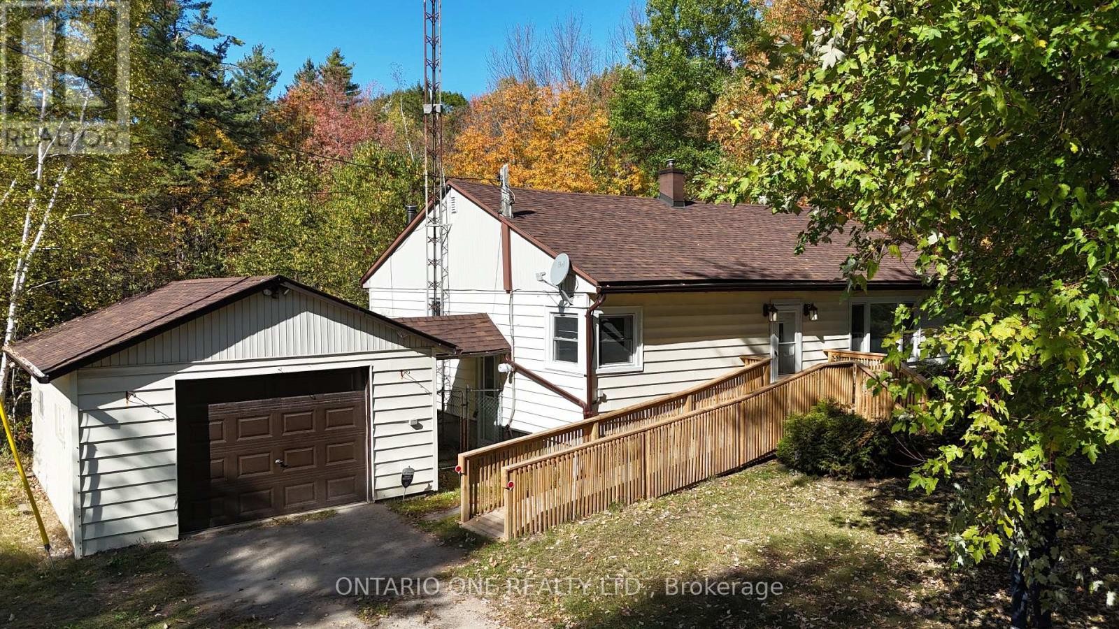 1479 11 Highway S, Gravenhurst, Ontario  P0E 1G0 - Photo 3 - X12685576