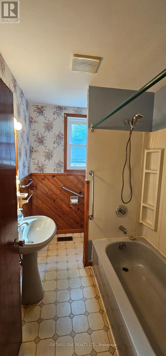 1479 11 Highway S, Gravenhurst, Ontario  P0E 1G0 - Photo 9 - X12685576