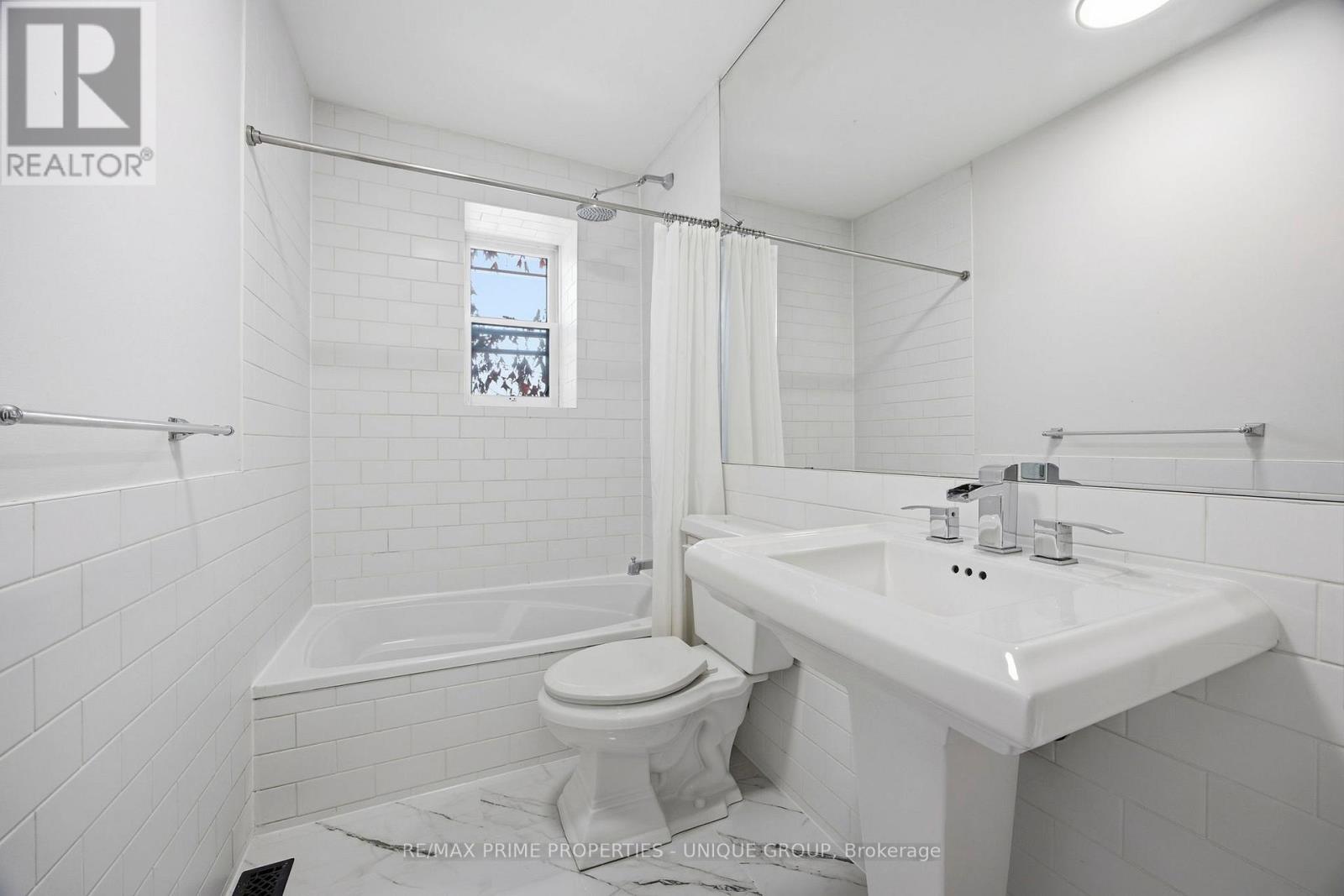 589 Logan Avenue, Toronto, Ontario  M4K 3B9 - Photo 11 - E12685494