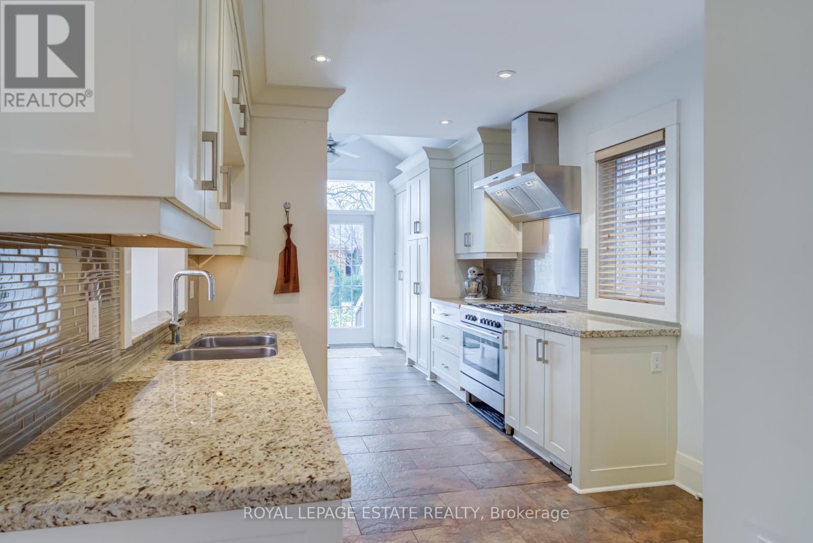 33 Ladykirk Avenue, Toronto, Ontario  M4L 3K8 - Photo 11 - E12685572