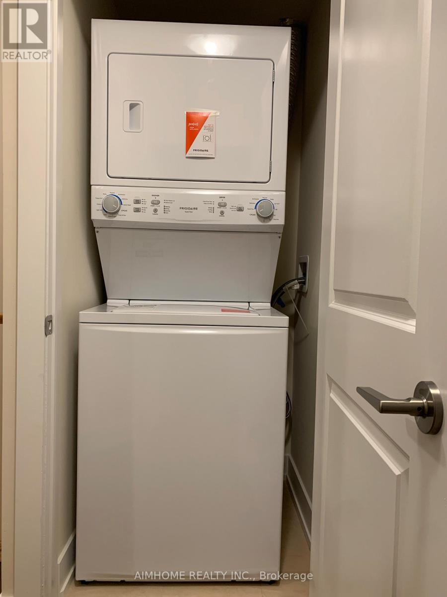 272 - 1 Bond Crescent, Richmond Hill (Oak Ridges), Ontario  L4E 3K2 - Photo 10 - N12685480