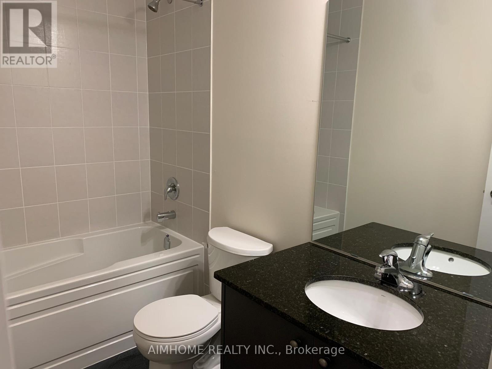 272 - 1 Bond Crescent, Richmond Hill (Oak Ridges), Ontario  L4E 3K2 - Photo 12 - N12685480