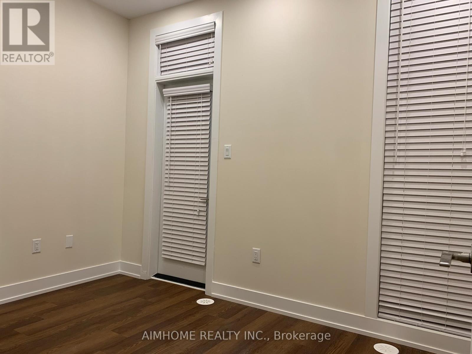 272 - 1 Bond Crescent, Richmond Hill (Oak Ridges), Ontario  L4E 3K2 - Photo 9 - N12685480