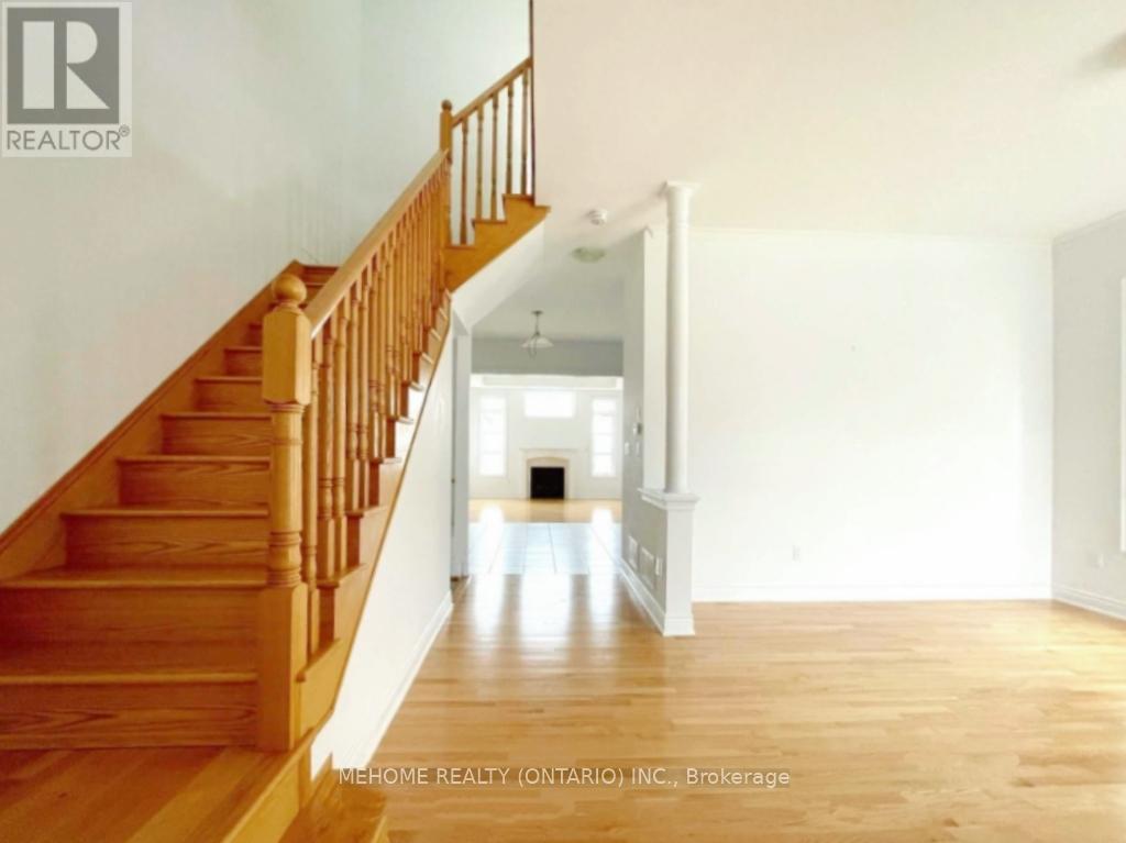 185 Paradelle Drive, Richmond Hill (Oak Ridges Lake Wilcox), Ontario  L4E 0E4 - Photo 2 - N12685486