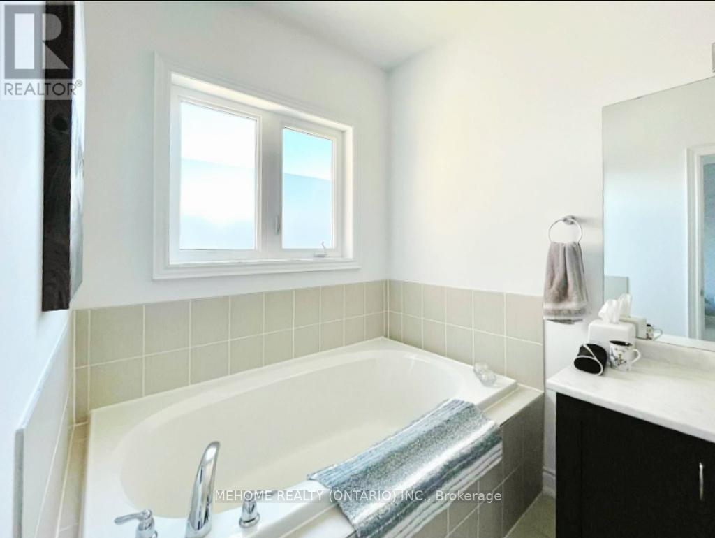 185 Paradelle Drive, Richmond Hill (Oak Ridges Lake Wilcox), Ontario  L4E 0E4 - Photo 22 - N12685486