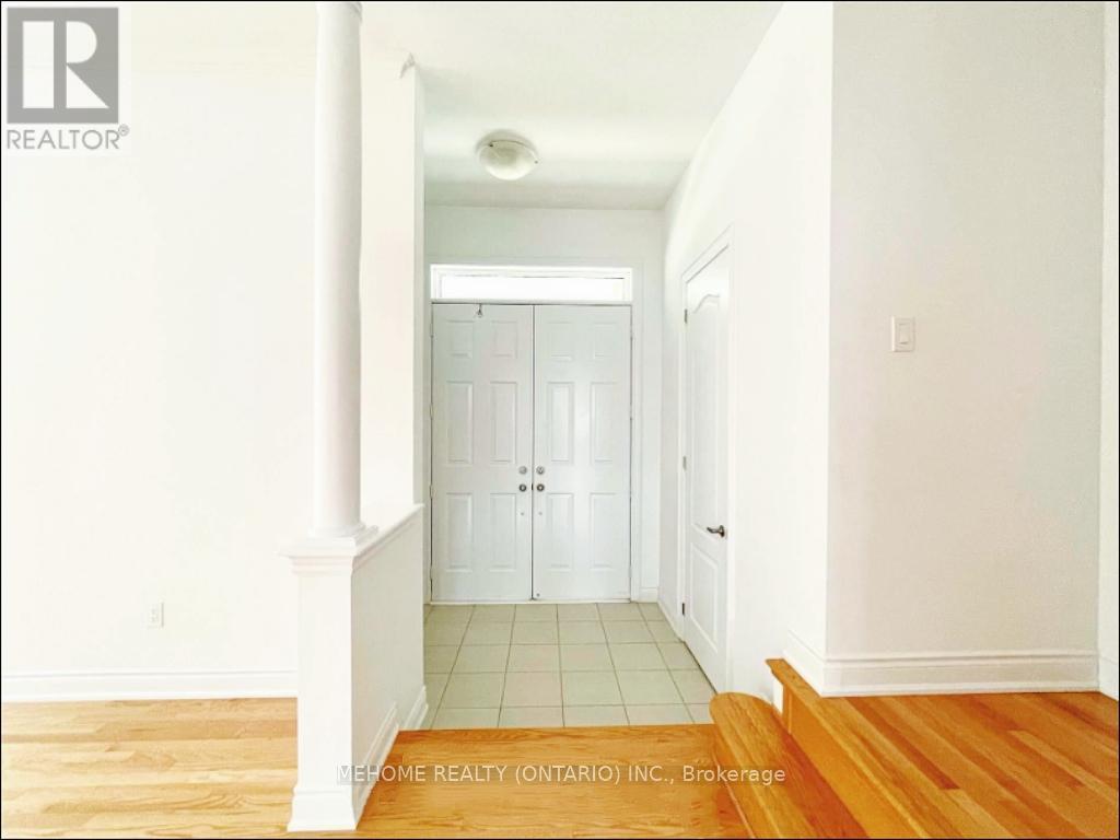 185 Paradelle Drive, Richmond Hill (Oak Ridges Lake Wilcox), Ontario  L4E 0E4 - Photo 3 - N12685486