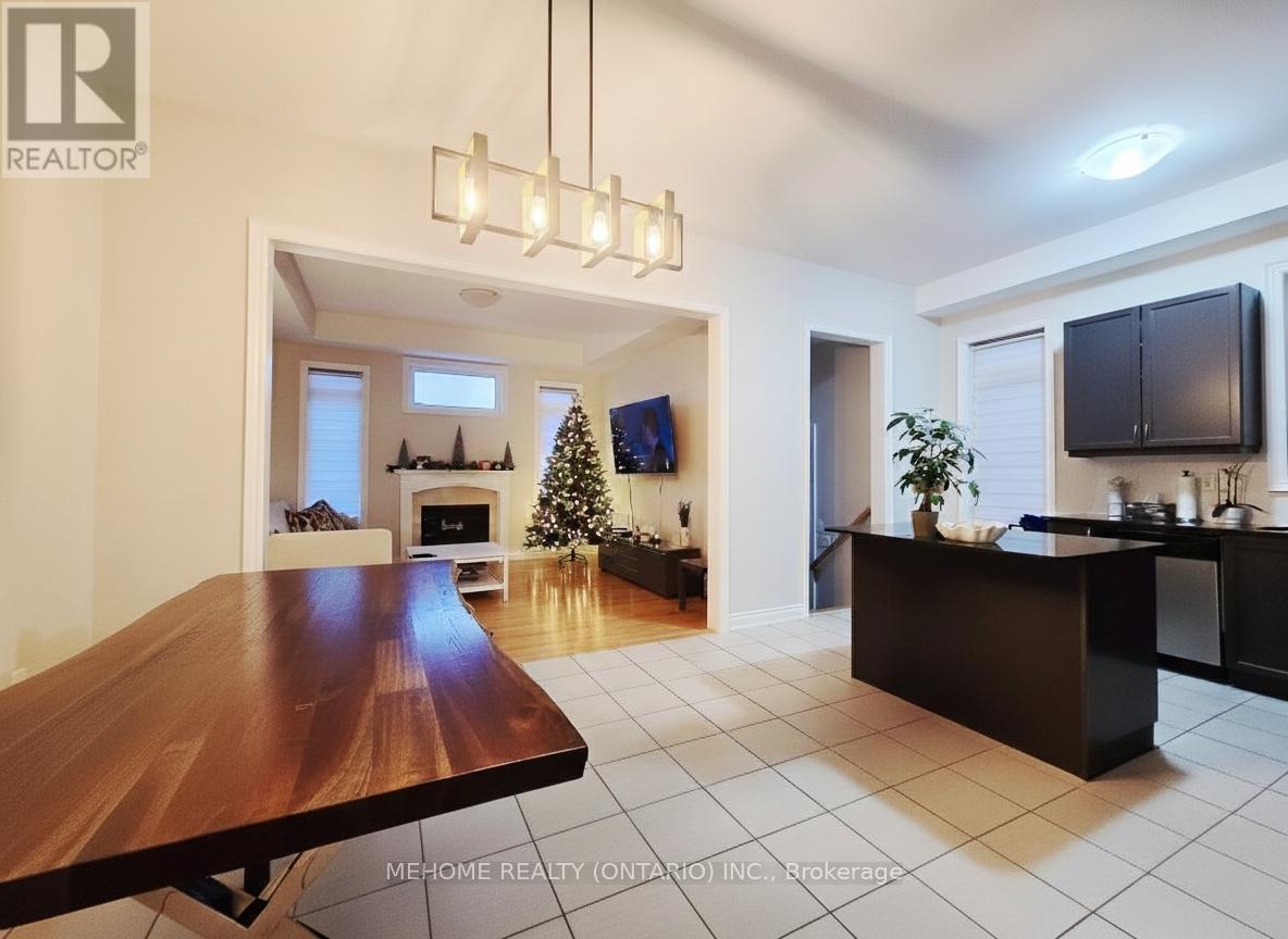 185 Paradelle Drive, Richmond Hill (Oak Ridges Lake Wilcox), Ontario  L4E 0E4 - Photo 7 - N12685486