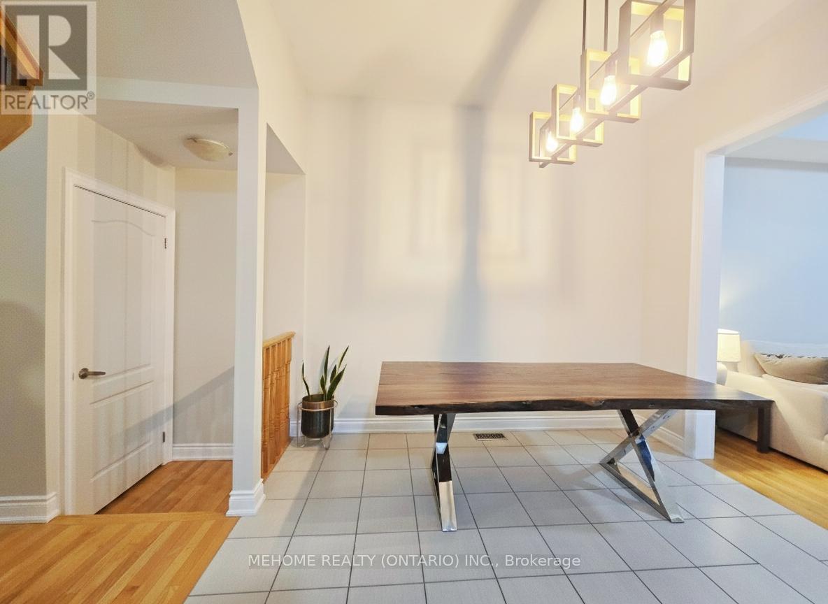 185 Paradelle Drive, Richmond Hill (Oak Ridges Lake Wilcox), Ontario  L4E 0E4 - Photo 9 - N12685486