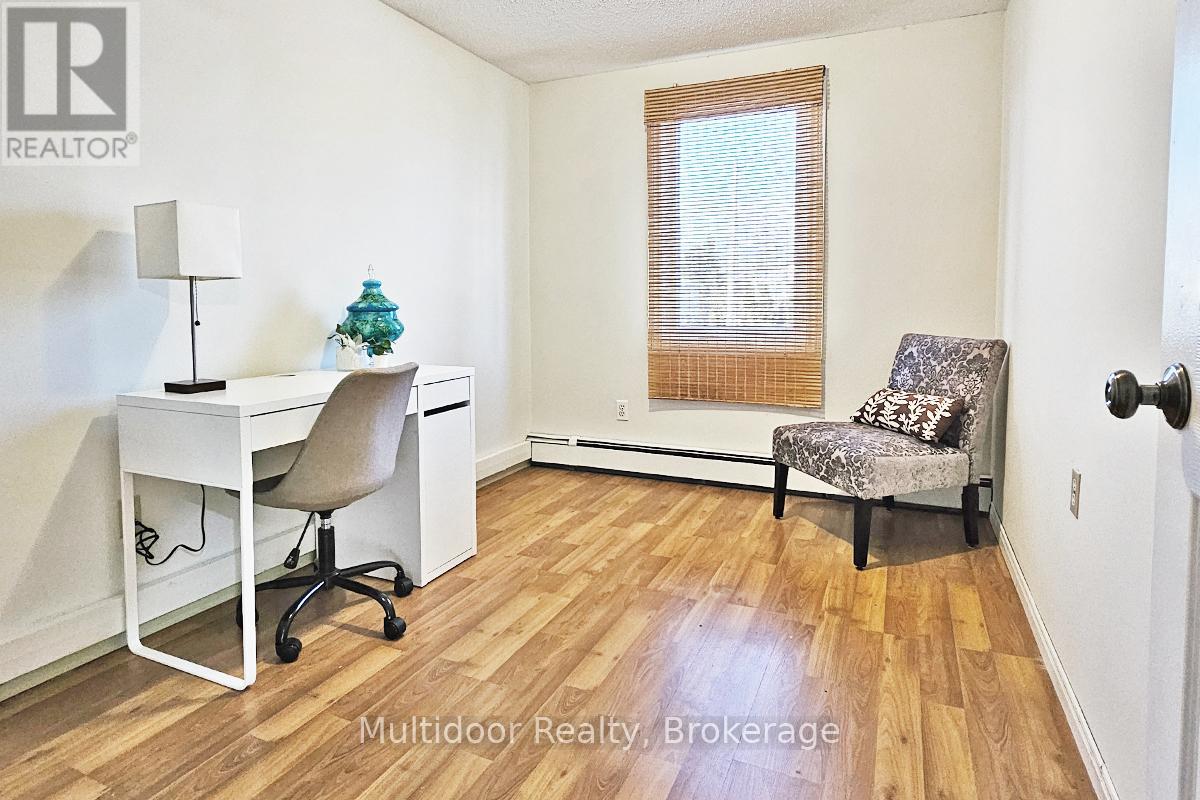 12 Hill Street, Halton Hills (Ac Acton), Ontario  L7J 2W2 - Photo 11 - W12685492