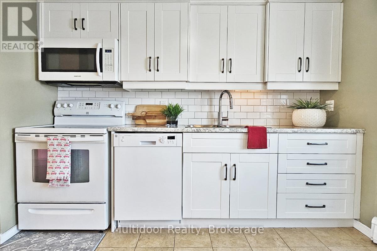 12 Hill Street, Halton Hills (Ac Acton), Ontario  L7J 2W2 - Photo 2 - W12685492