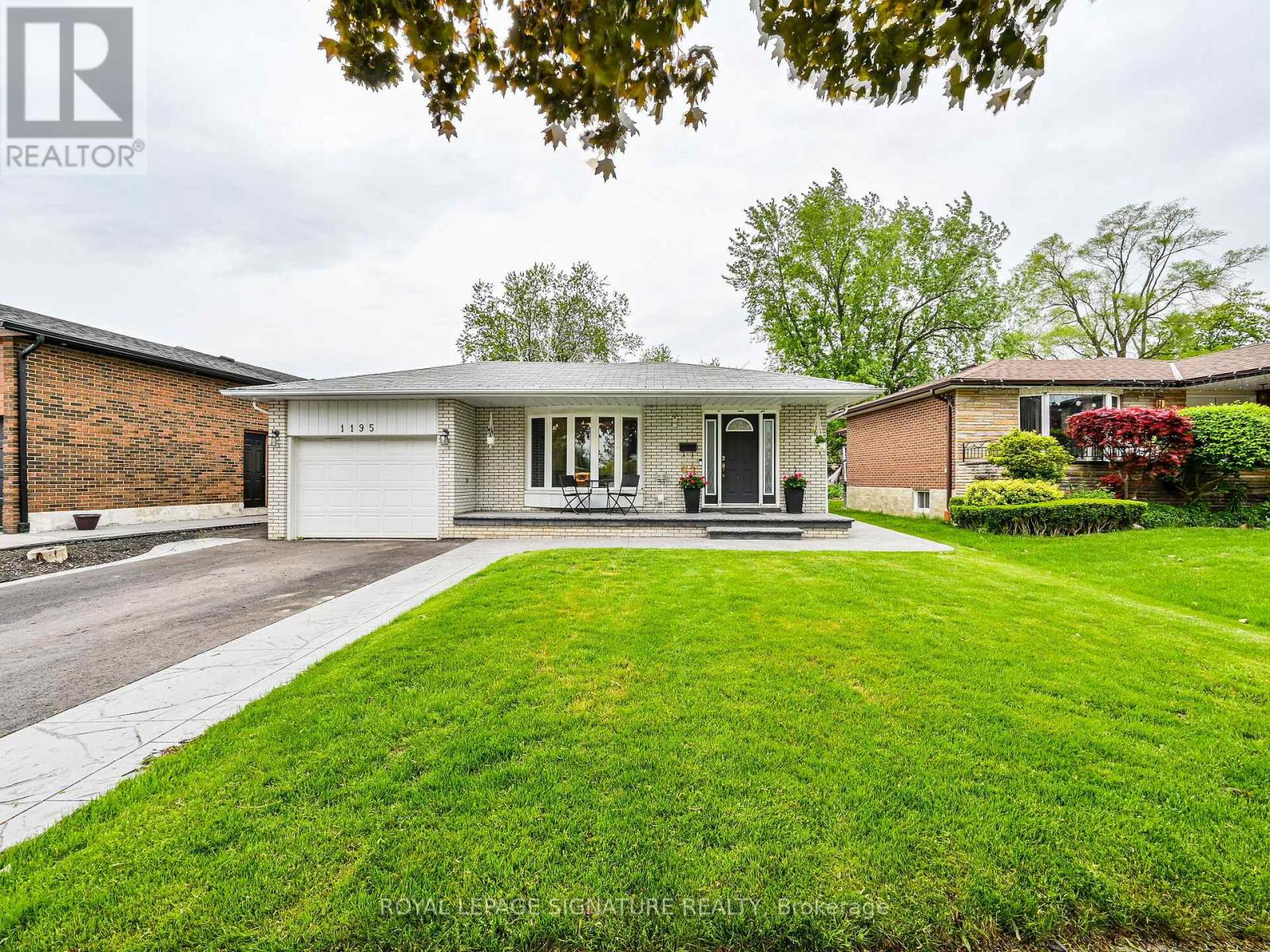 1195 Chada Avenue, Mississauga, Ontario  L5C 1P8 - Photo 1 - W12685506