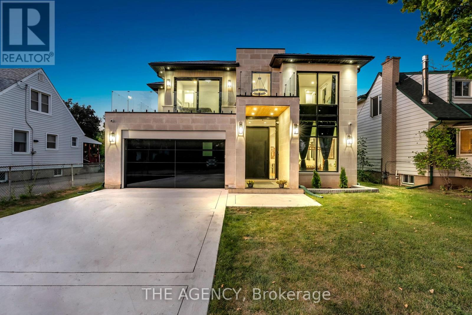 9 Earl Street, Mississauga, Ontario  L5M 1N6 - Photo 1 - W12685516