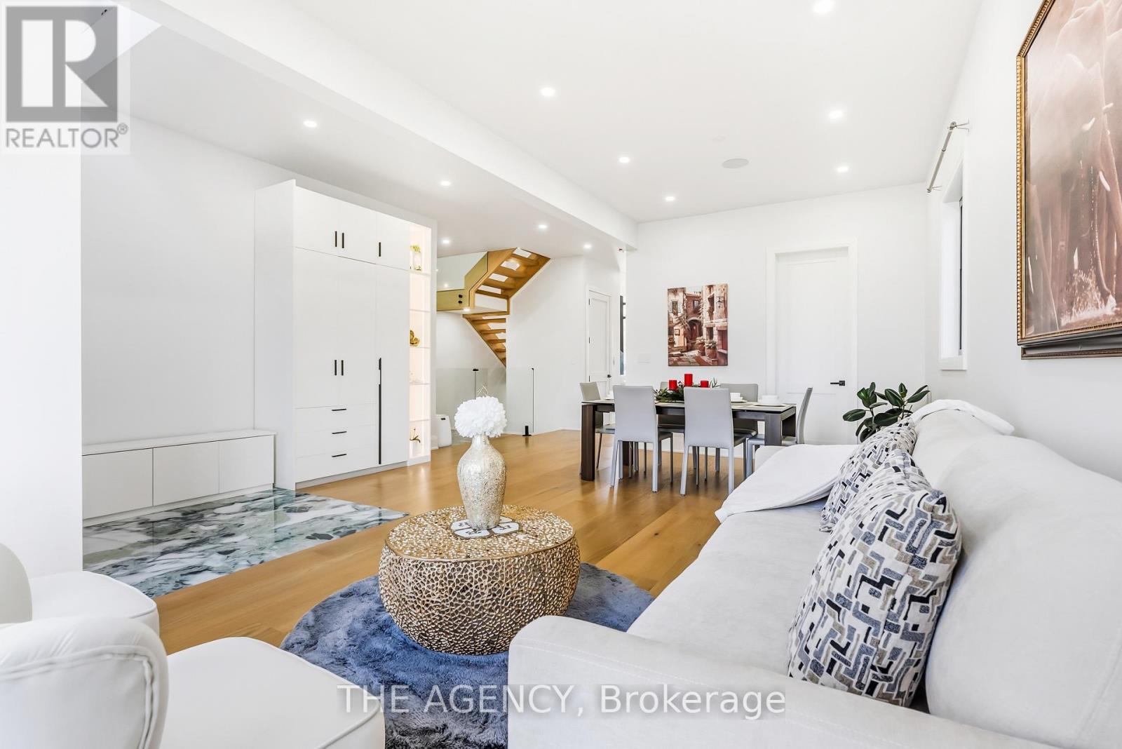 9 Earl Street, Mississauga, Ontario  L5M 1N6 - Photo 13 - W12685516