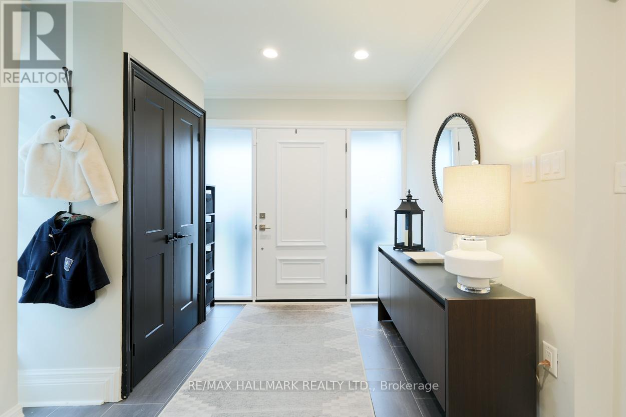 14 Wendover Road, Toronto (Kingsway South), Ontario  M8X 2K9 - Photo 3 - W12685566