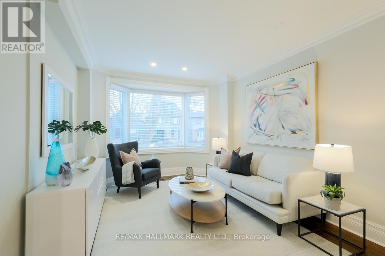 14 Wendover Road, Toronto (Kingsway South), Ontario  M8X 2K9 - Photo 4 - W12685566