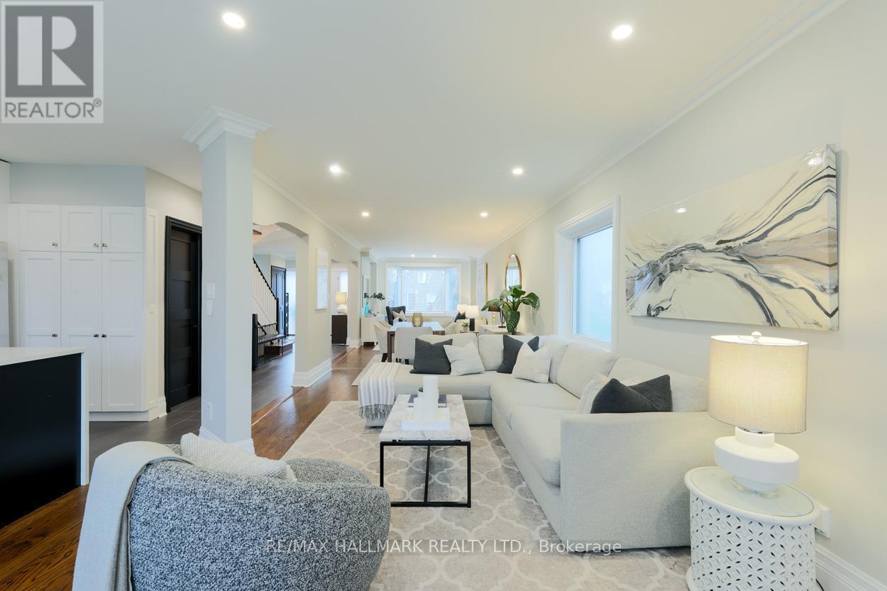 14 Wendover Road, Toronto (Kingsway South), Ontario  M8X 2K9 - Photo 8 - W12685566