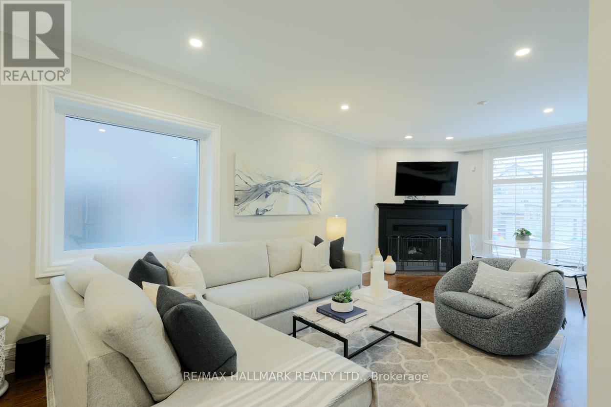 14 Wendover Road, Toronto (Kingsway South), Ontario  M8X 2K9 - Photo 9 - W12685566