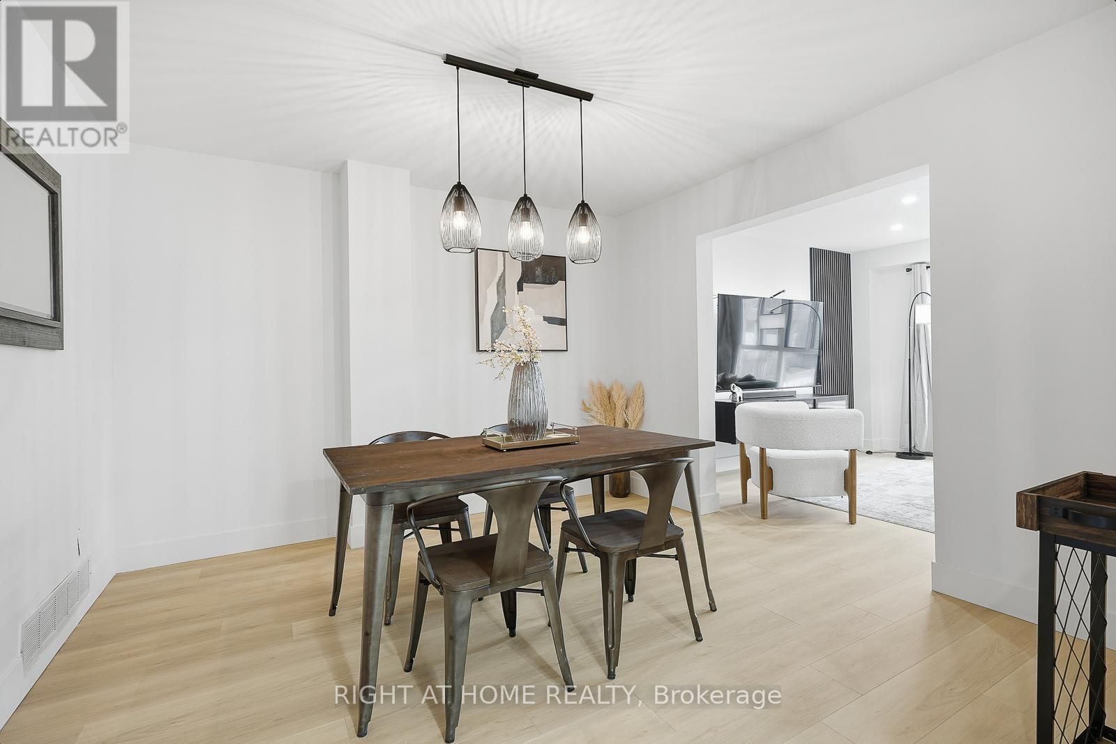 216 Fleetwood Crescent, Brampton (Southgate), Ontario  L6T 2E6 - Photo 11 - W12685568