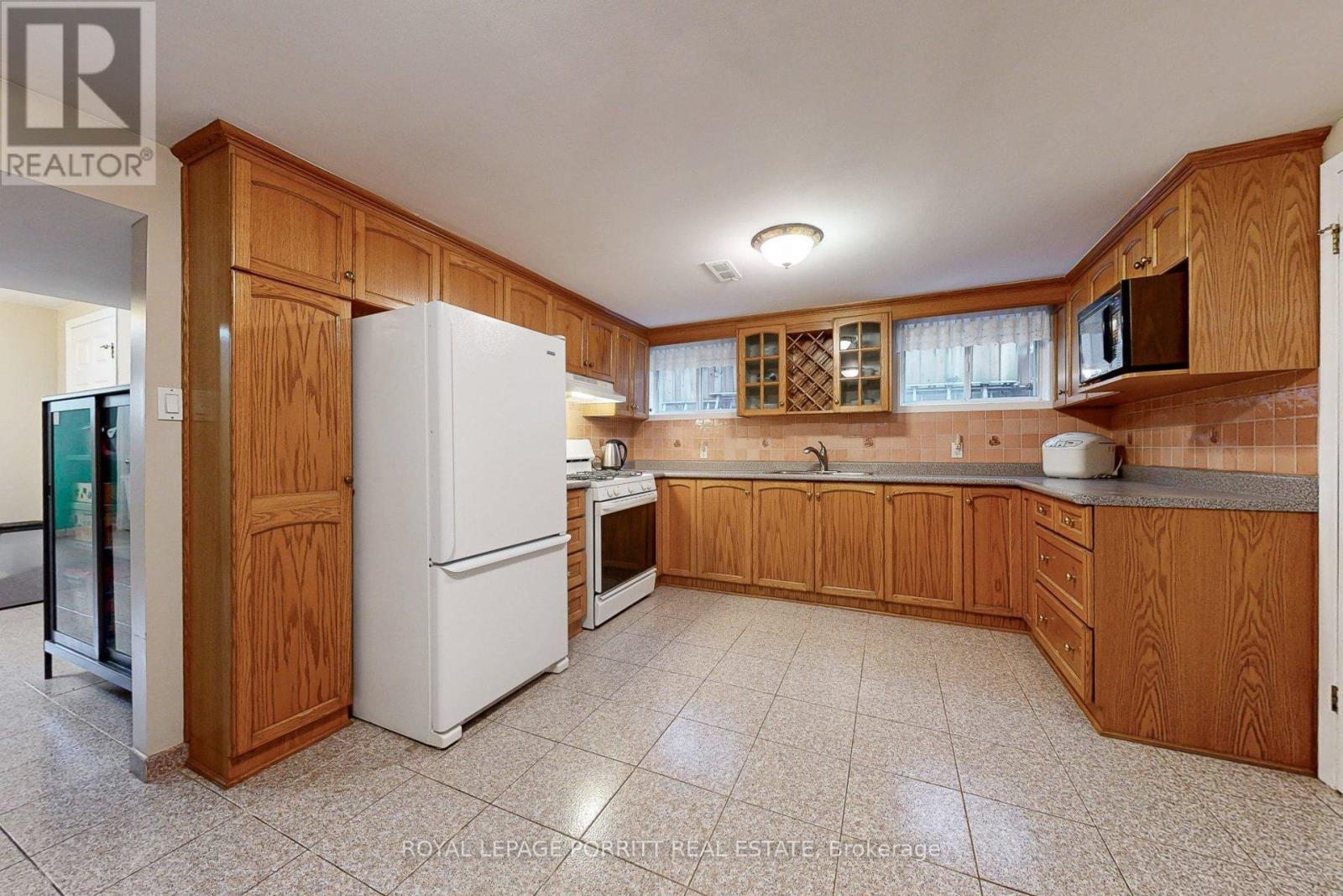 1435 Strathy Avenue, Mississauga, Ontario  L5E 2L3 - Photo 32 - W12685570