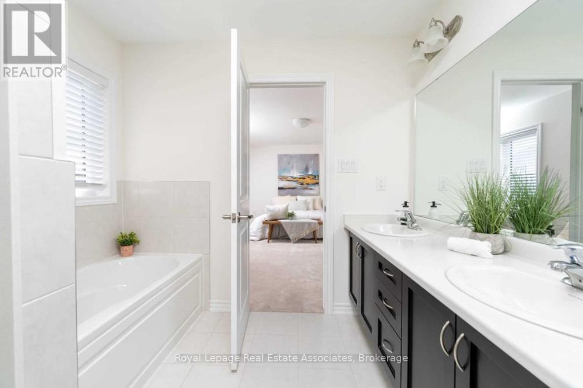 4 Bilanski Farm Road, Brantford, Ontario  N3S 0J4 - Photo 10 - X12685490