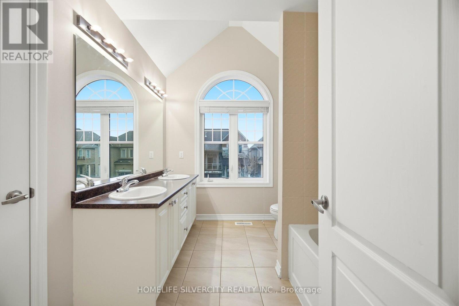 28 Dolobram Trail, Brampton, Ontario  L4A 4Y1 - Photo 21 - W12683814