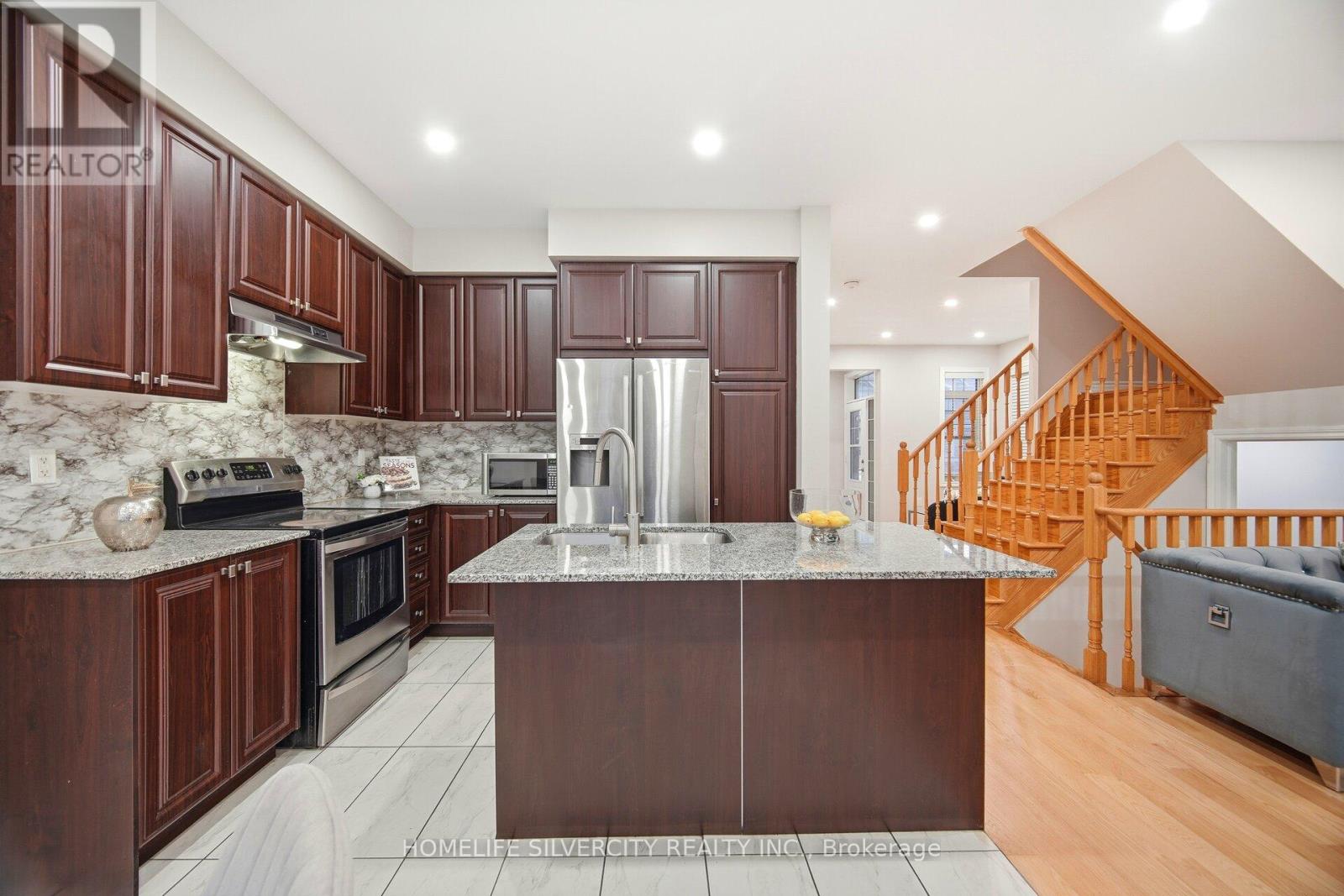 28 Dolobram Trail, Brampton, Ontario  L4A 4Y1 - Photo 10 - W12683814