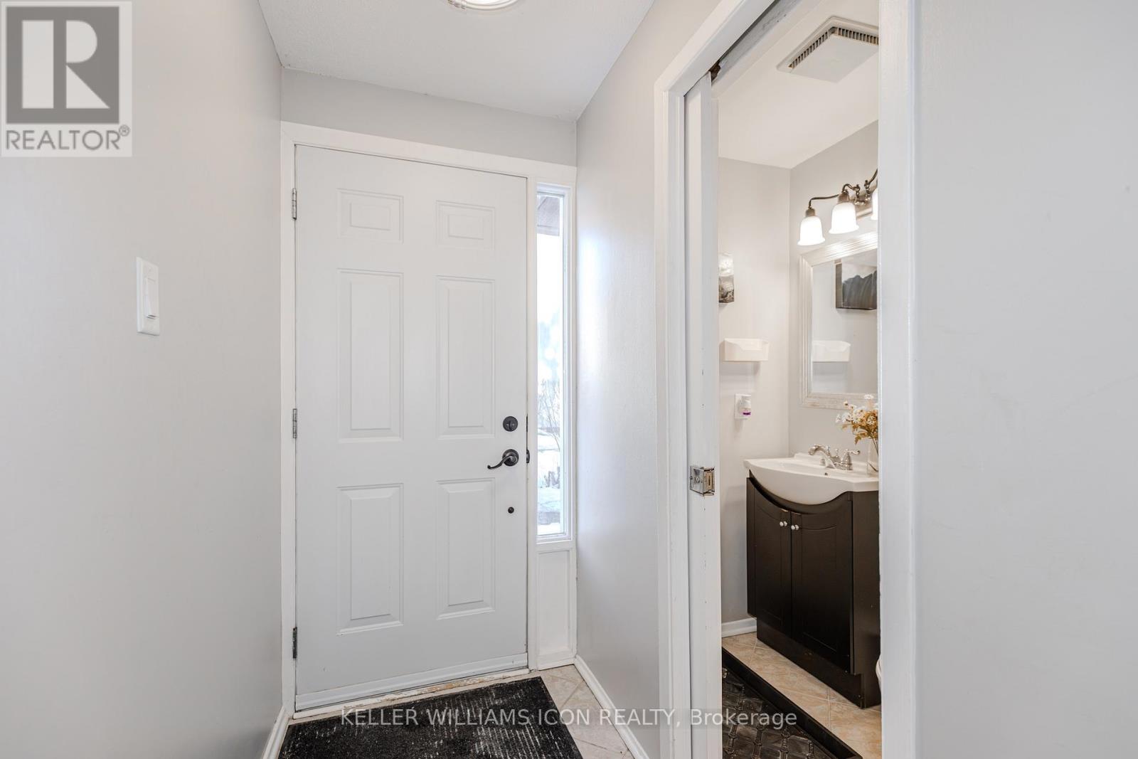 380 Woodfield Drive, Ottawa, Ontario  K2G 3W9 - Photo 3 - X12685596