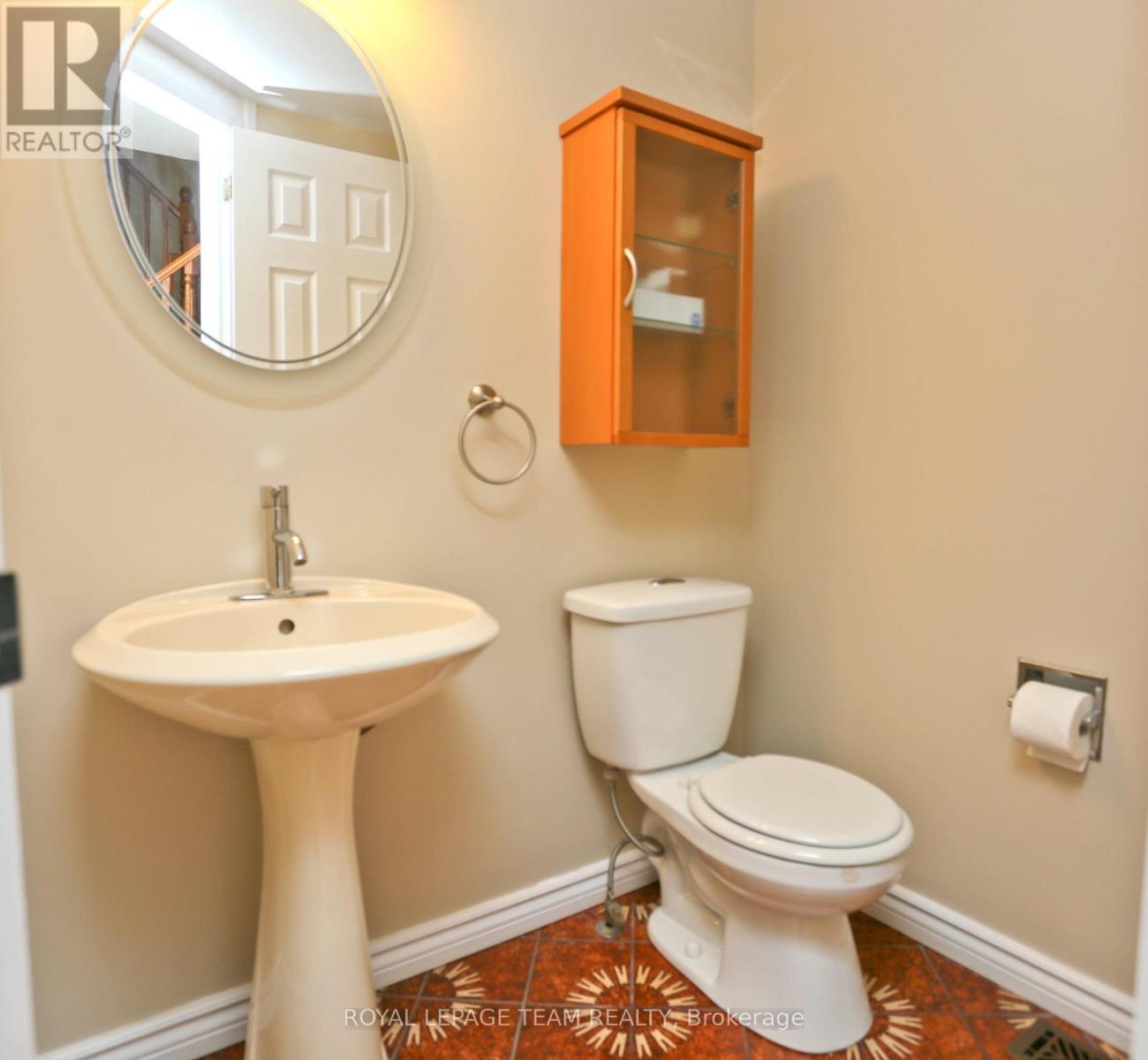 8 - 15 Forestlane Private, Ottawa, Ontario  K1K 4J8 - Photo 12 - X12685618