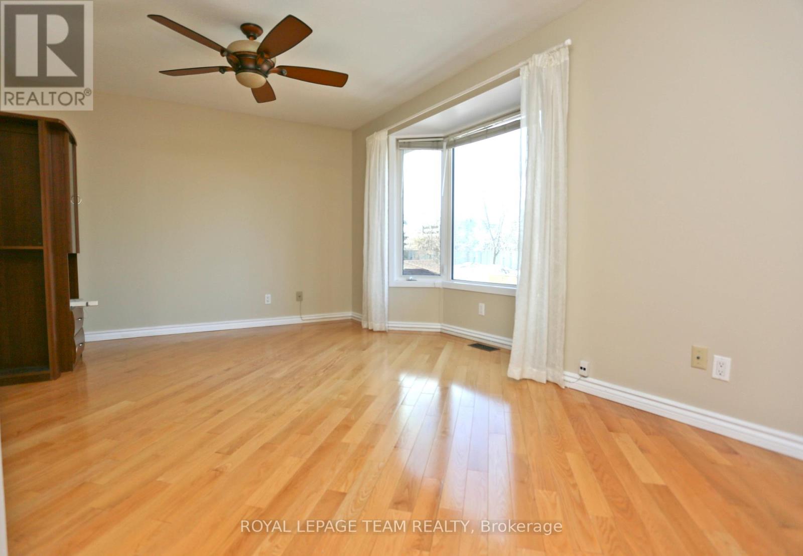 8 - 15 Forestlane Private, Ottawa, Ontario  K1K 4J8 - Photo 13 - X12685618