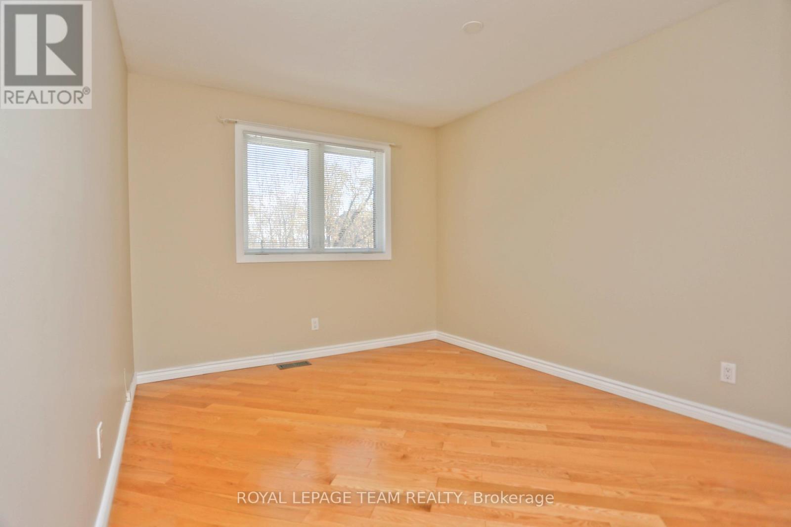 8 - 15 Forestlane Private, Ottawa, Ontario  K1K 4J8 - Photo 15 - X12685618