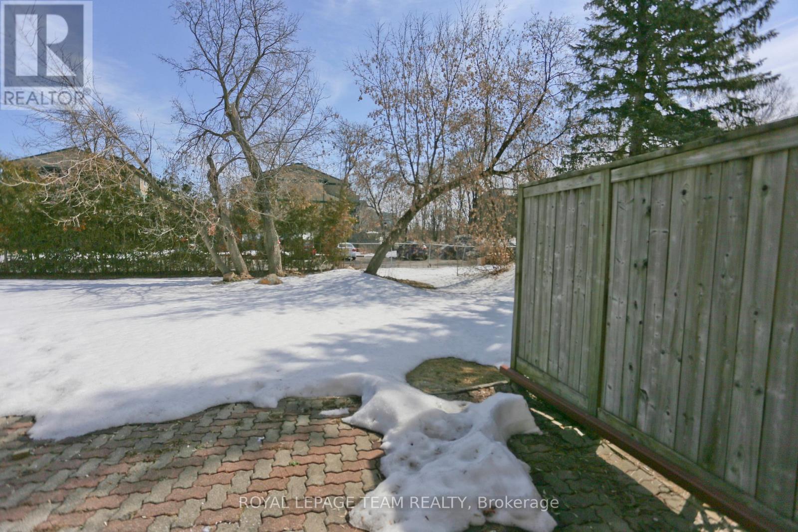 8 - 15 Forestlane Private, Ottawa, Ontario  K1K 4J8 - Photo 23 - X12685618