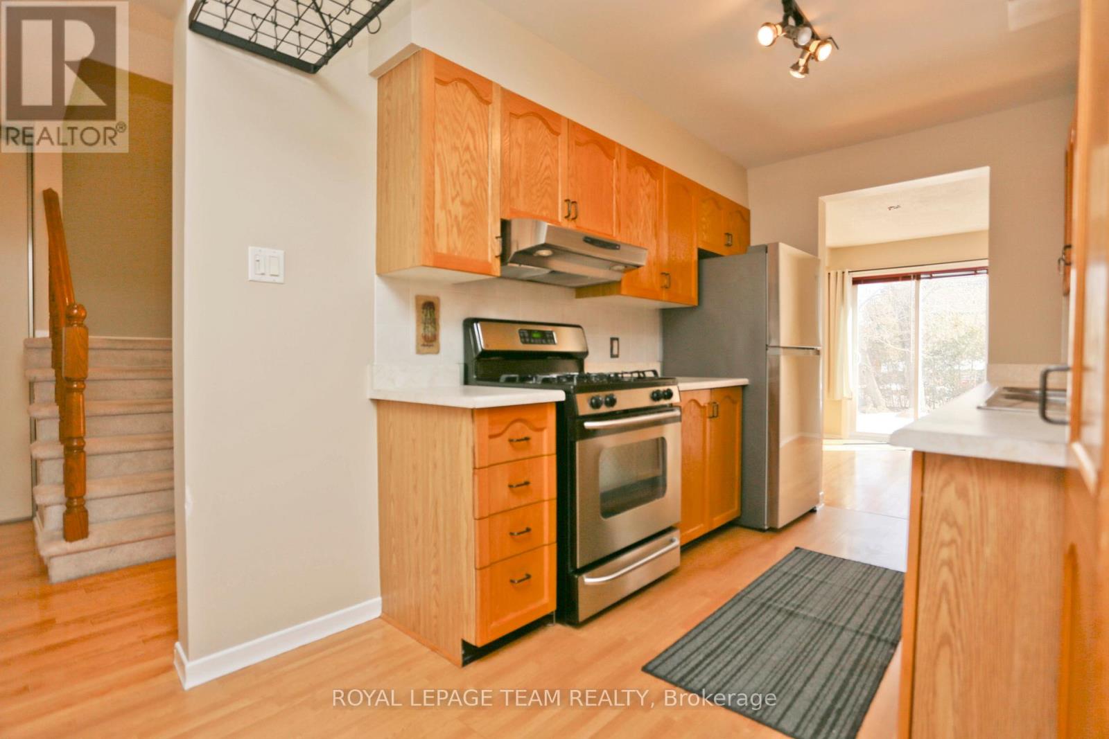 8 - 15 Forestlane Private, Ottawa, Ontario  K1K 4J8 - Photo 6 - X12685618