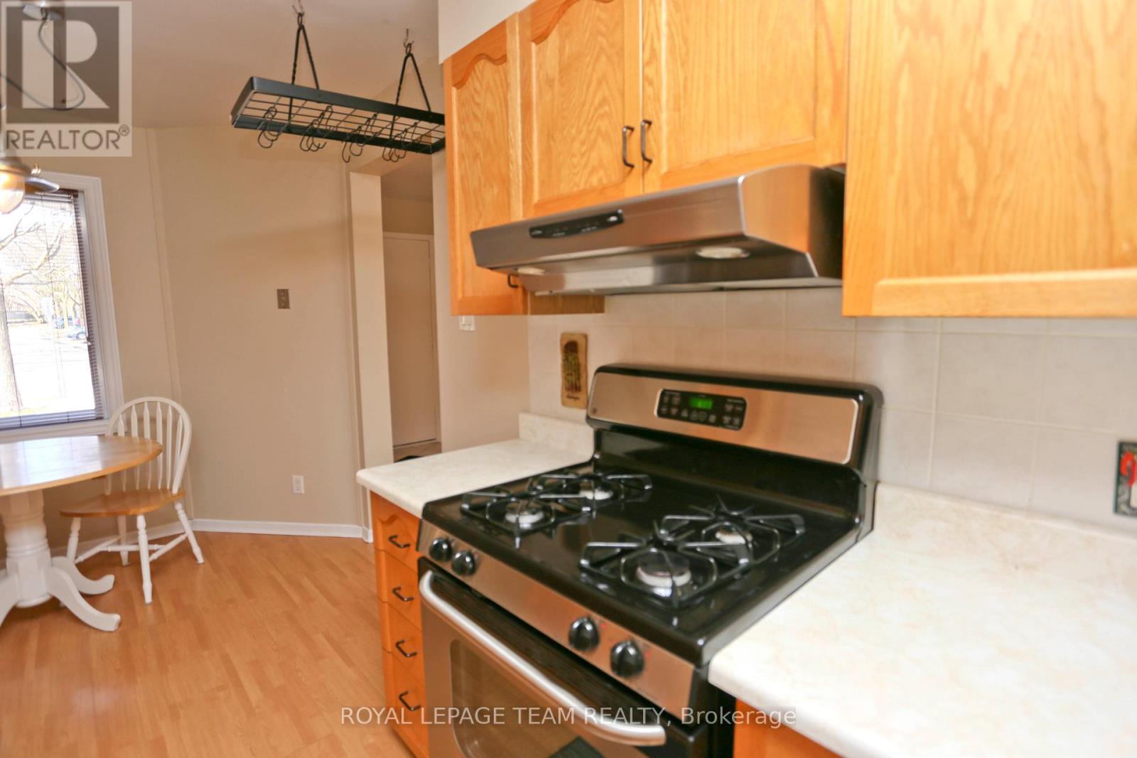 8 - 15 Forestlane Private, Ottawa, Ontario  K1K 4J8 - Photo 7 - X12685618