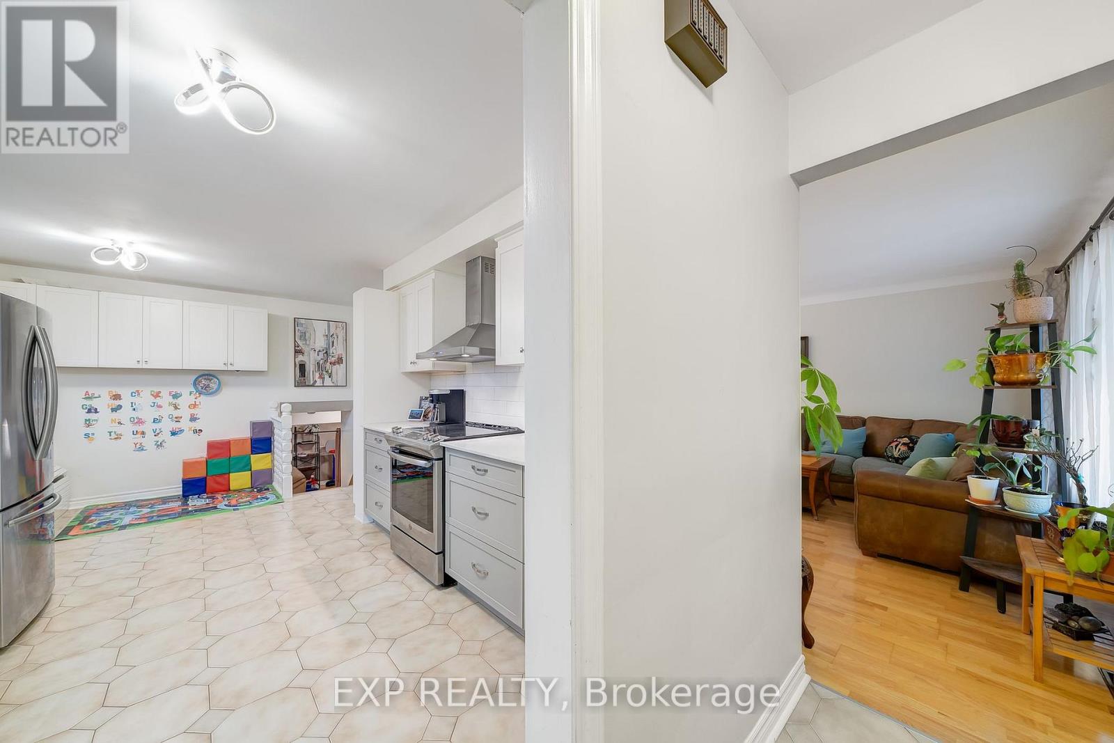 6185 Eldorado Avenue, Niagara Falls (West Wood), Ontario  L2H 1S5 - Photo 5 - X12685588