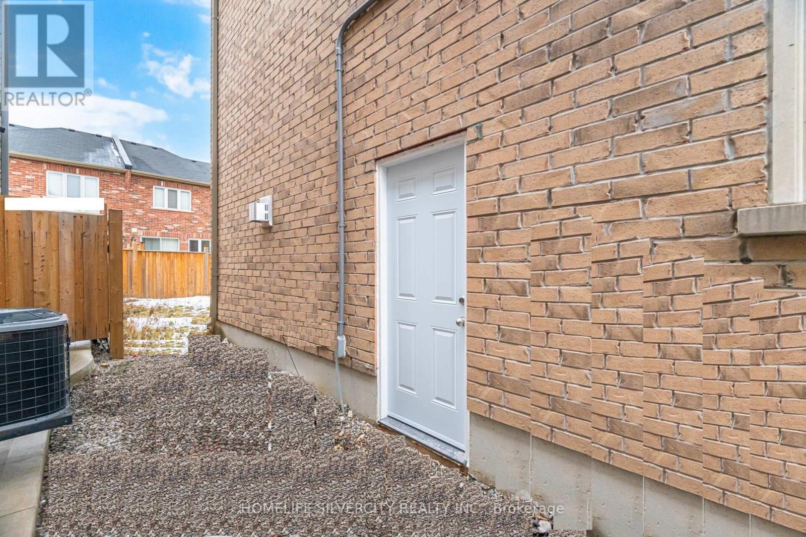 28 Dolobram Trail, Brampton, Ontario  L4A 4Y1 - Photo 30 - W12683814