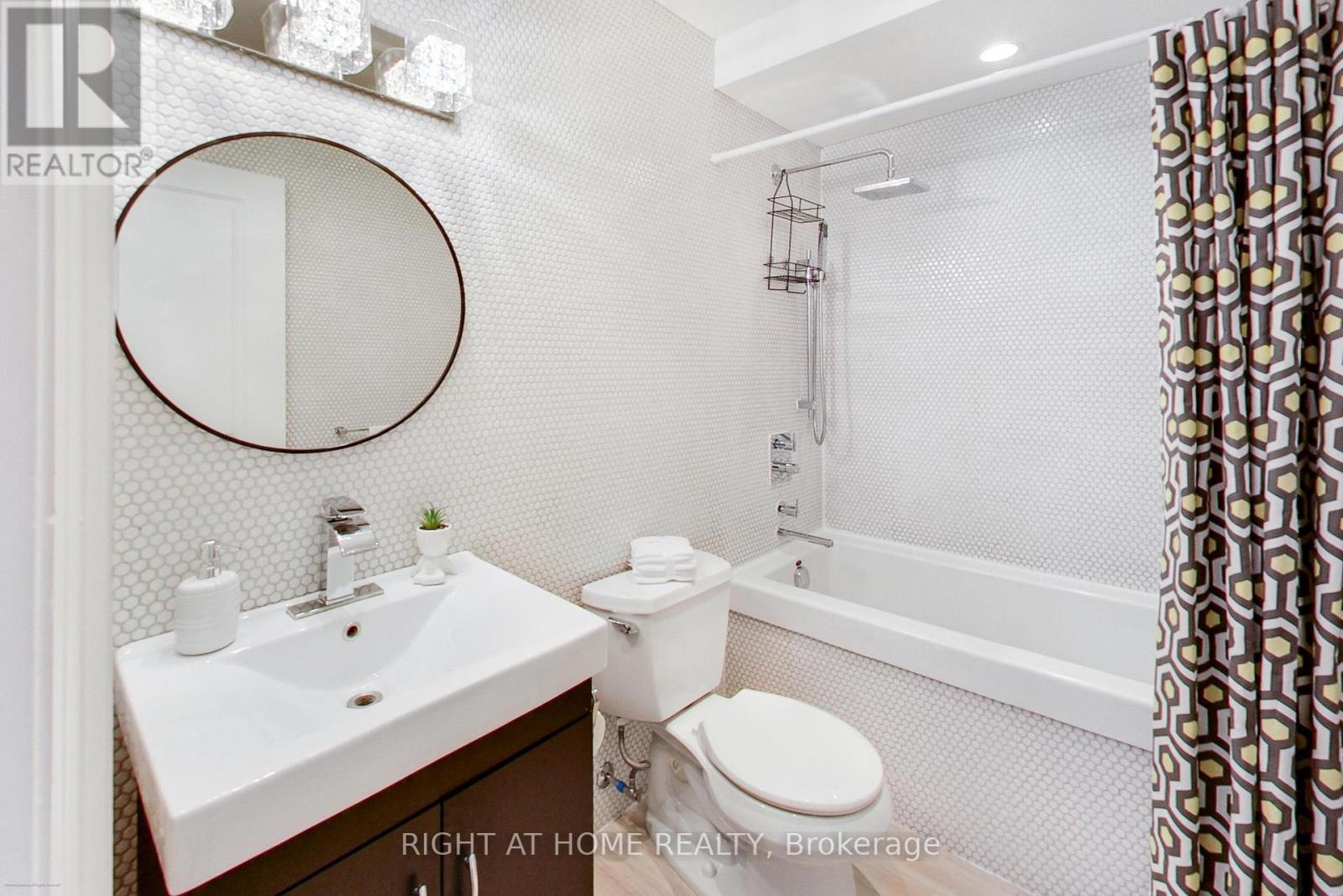 68a Oxford Street, Toronto (Kensington-Chinatown), Ontario  M5T 1P1 - Photo 14 - C12685608