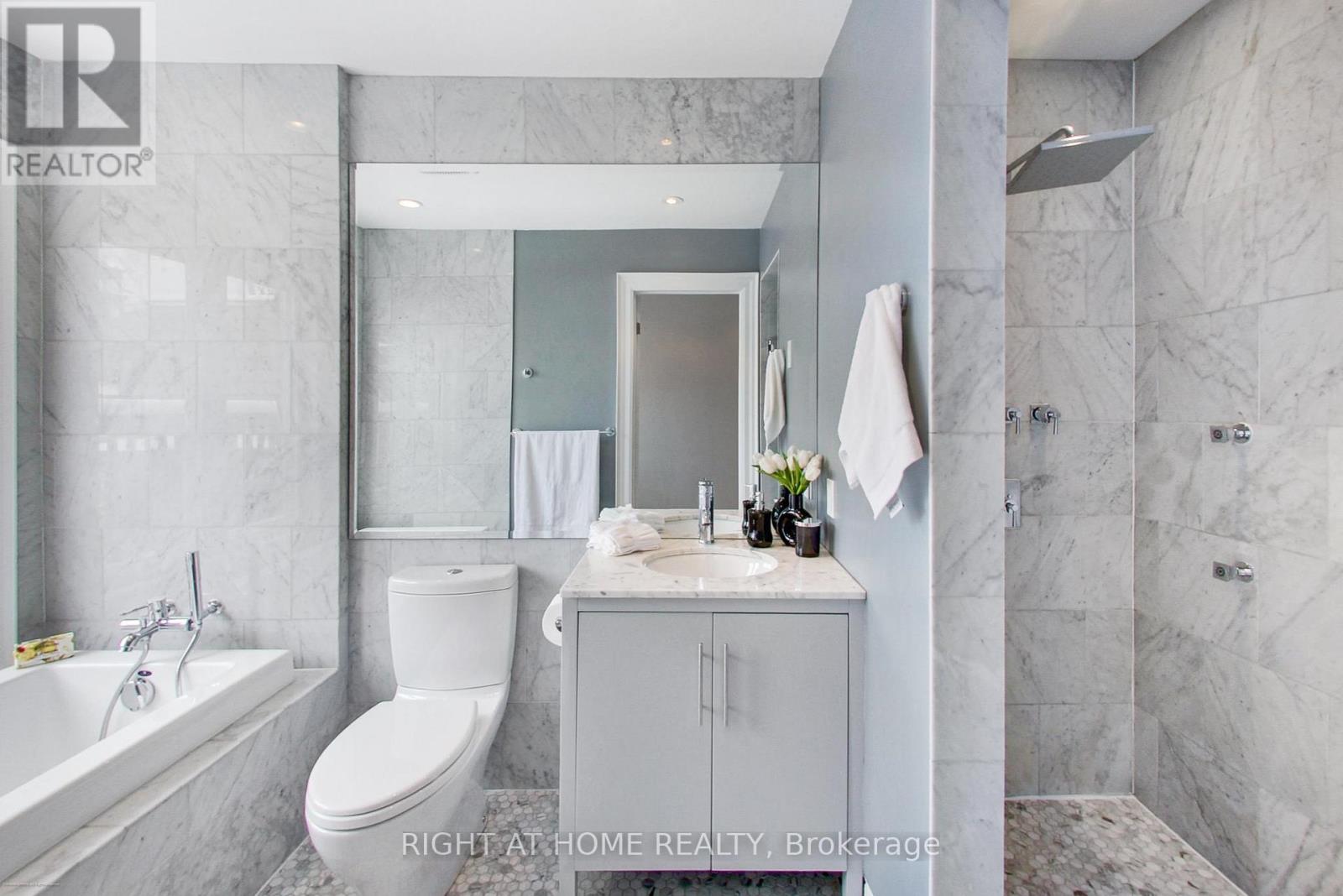 68a Oxford Street, Toronto (Kensington-Chinatown), Ontario  M5T 1P1 - Photo 21 - C12685608